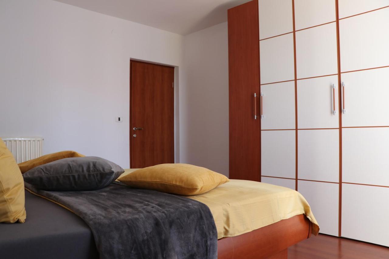 Nona Lili Apartment Izola Exterior foto